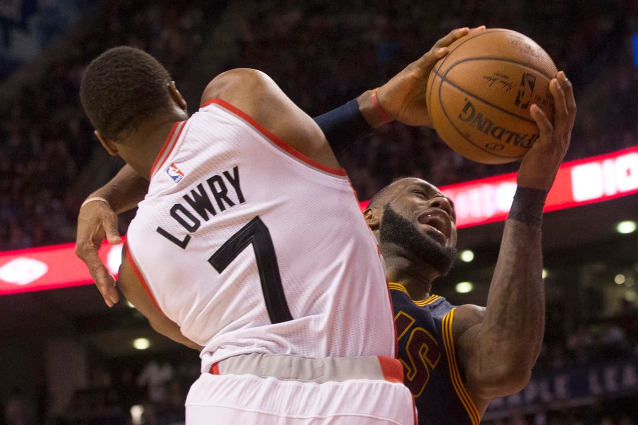 Kyle Lowry aportó en el juego con 24 puntos, 3 rebotes y 9 asistencias, números valiosos pero que no alcanzaron para hacer la diferencia suficiente en su equipo.