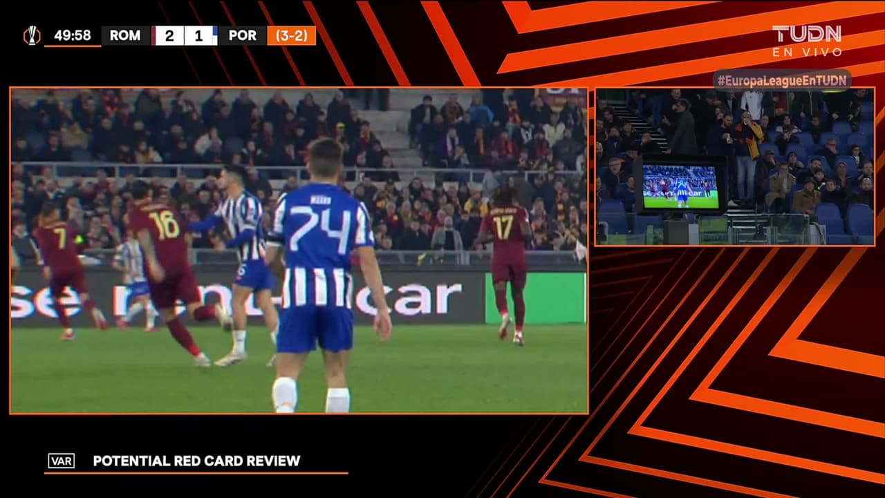 ¡Expulsión! El árbitro saca la roja directa a Stephen Eustaquio.