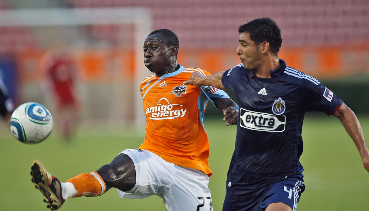 Dominic Oduro - Houston Dynamo. El paso por Nueva York fue tan sólo una escala para el africano, que volvió a Texas para representar dos años al Houston Dynamo, el histórico rival del FC Dallas.