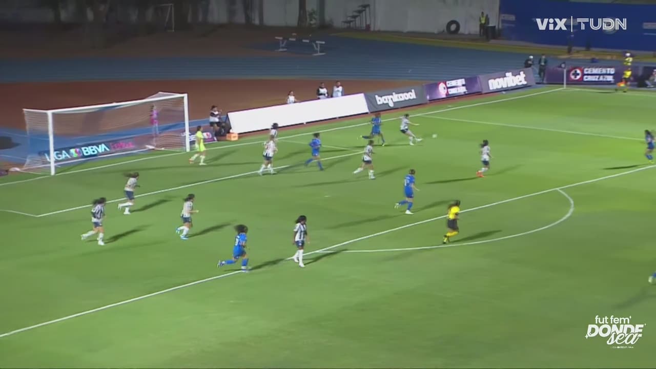 ¡No te lo puedo creer, Lucía García acaba de perderse la más clara del partido!