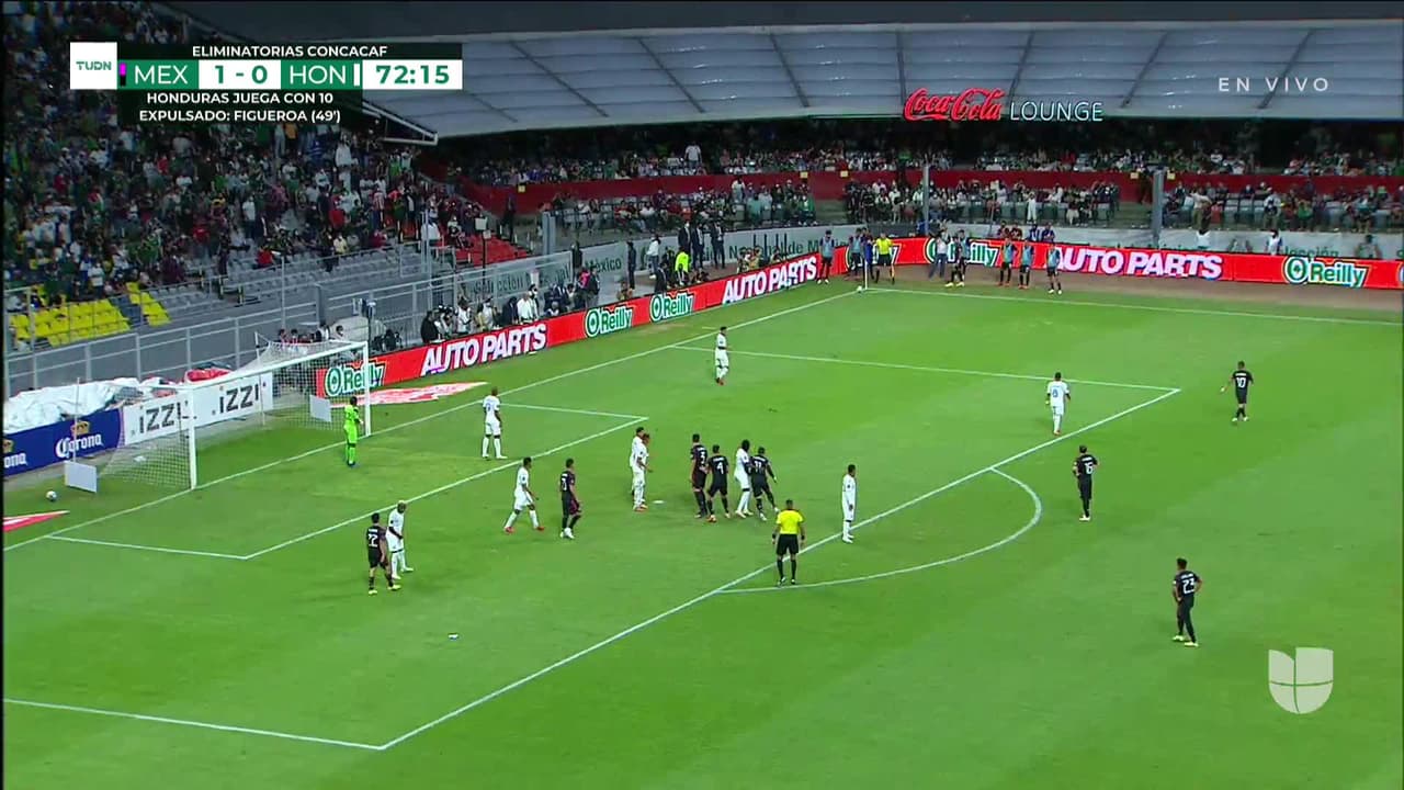 ¡TIRO ATAJADO! disparo por Hirving Lozano.