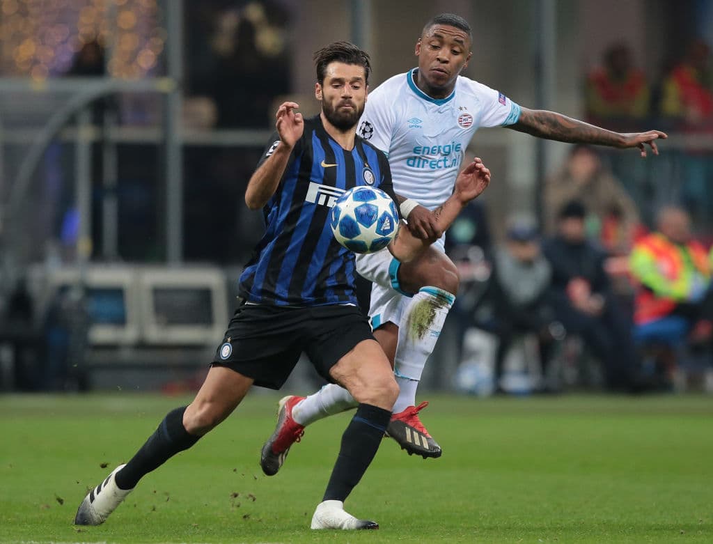 Con ventaja de 1-0 se iba adelante el PSV al medio tiempo, con un Inter ansioso por buscar el gol del empate y un especulativo equipo holandés aferrándose a su magra ventaja.