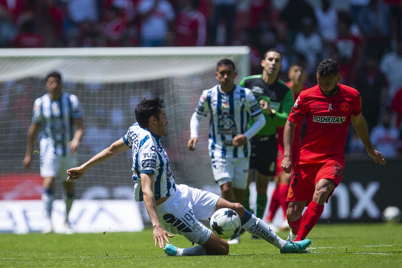 Goles de Víctor Guzmán, Nico Ibáñez y Yairo Moreno tienen a los Tuzos como 'mandones' de la Liga MX al golear Pachuca 3-0 a Toluca de visita.