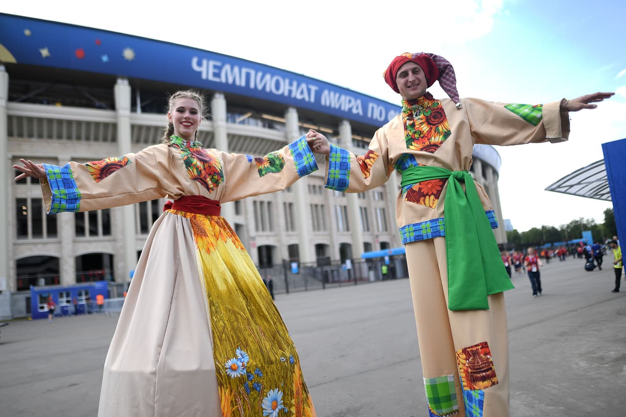 Los fanáticos de México sobresalieron frente a los de Alemania por sus atuendos, que entre sombreros, pinturas y demás, sin duda fueron más llamativos en medio del debut del grupo F del Mundial.