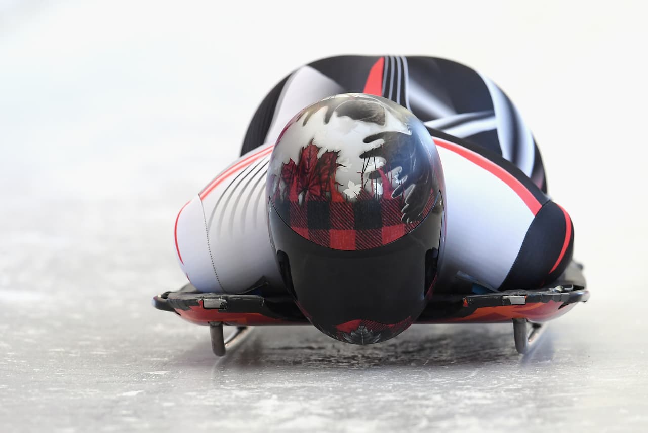 La canadiense Elisabeth Vathje plasmó en su casco tres ítems representativos de su país: los cuernos de alce, la tela leñadora y la bandera.