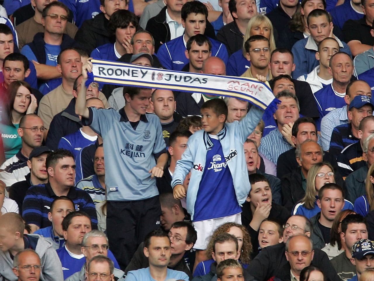 Rooney surgió de las inferiores del Everton y la directiva hizo un esfuerzo para mejorarle el salario, pero aún así él prefirió al United.