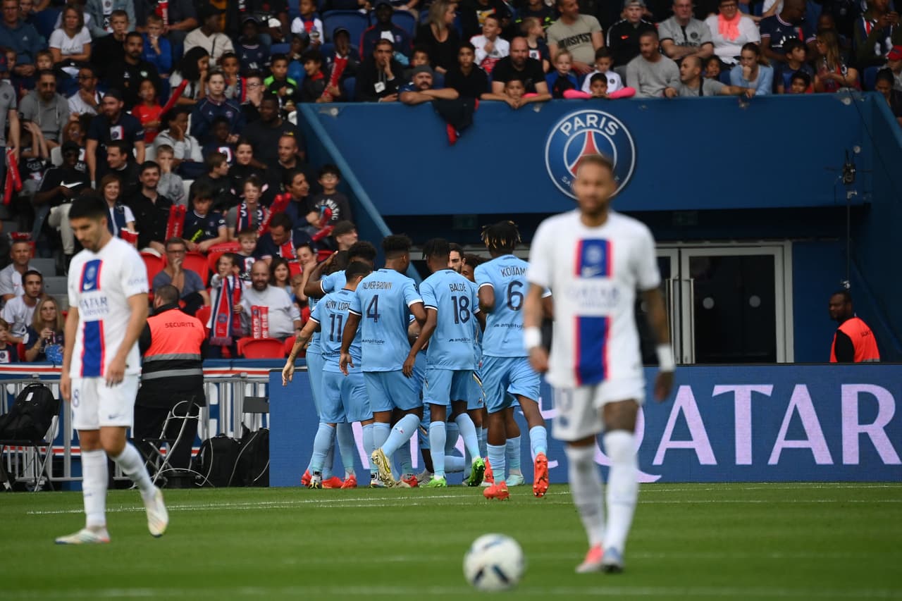 Con goles de Messi, Neymar y Mbappé, PSG remonta y vence al Troyes