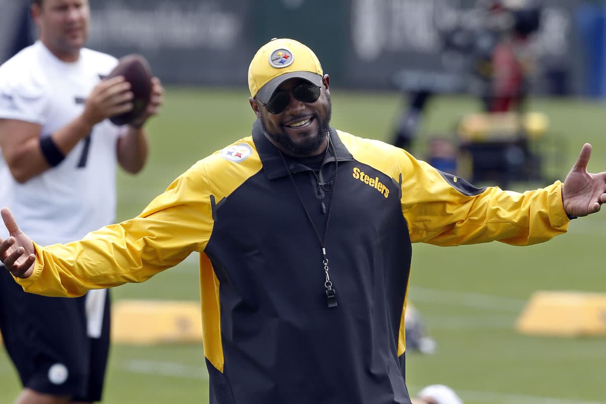 Mike Tomlin continuará como entrenador en jefe de los Steelers hasta el 2018