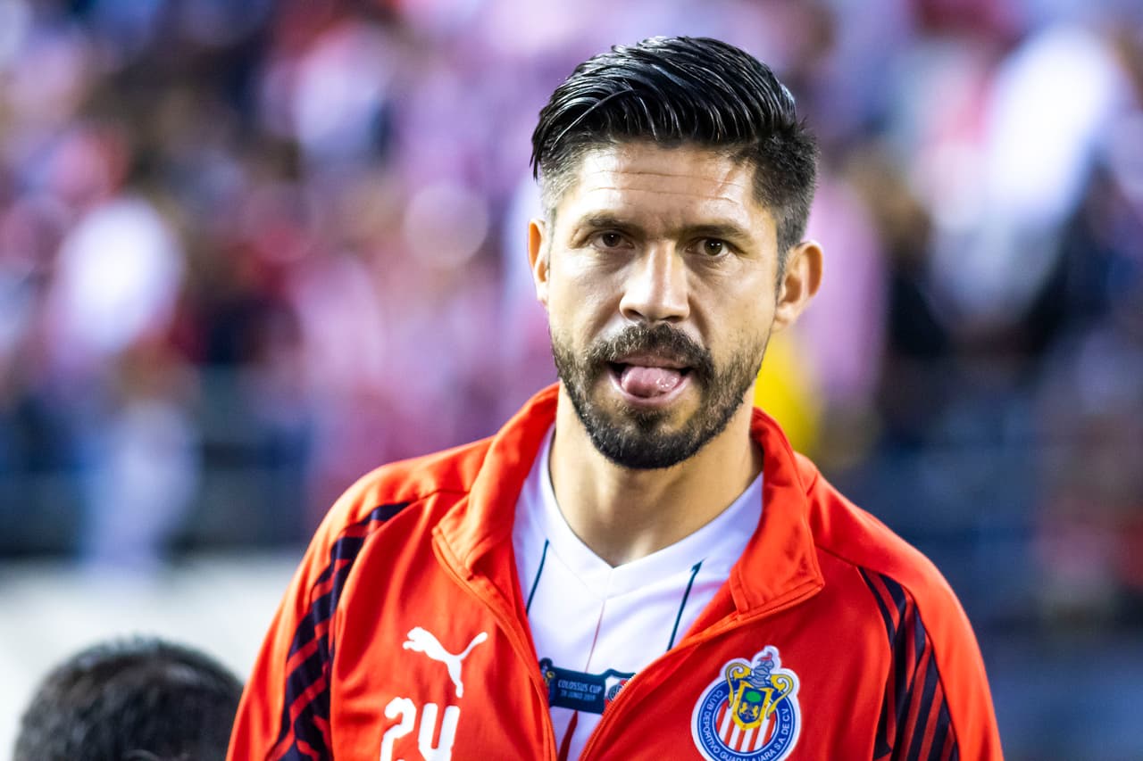 Oribe Peralta tuvo su debut con la playera de Chivas, jugando los últimos 10 minutos del encuentro.
