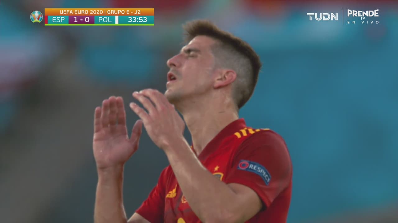 ¡A pulgadas! Gerard Moreno la prende y por poco es un golazo