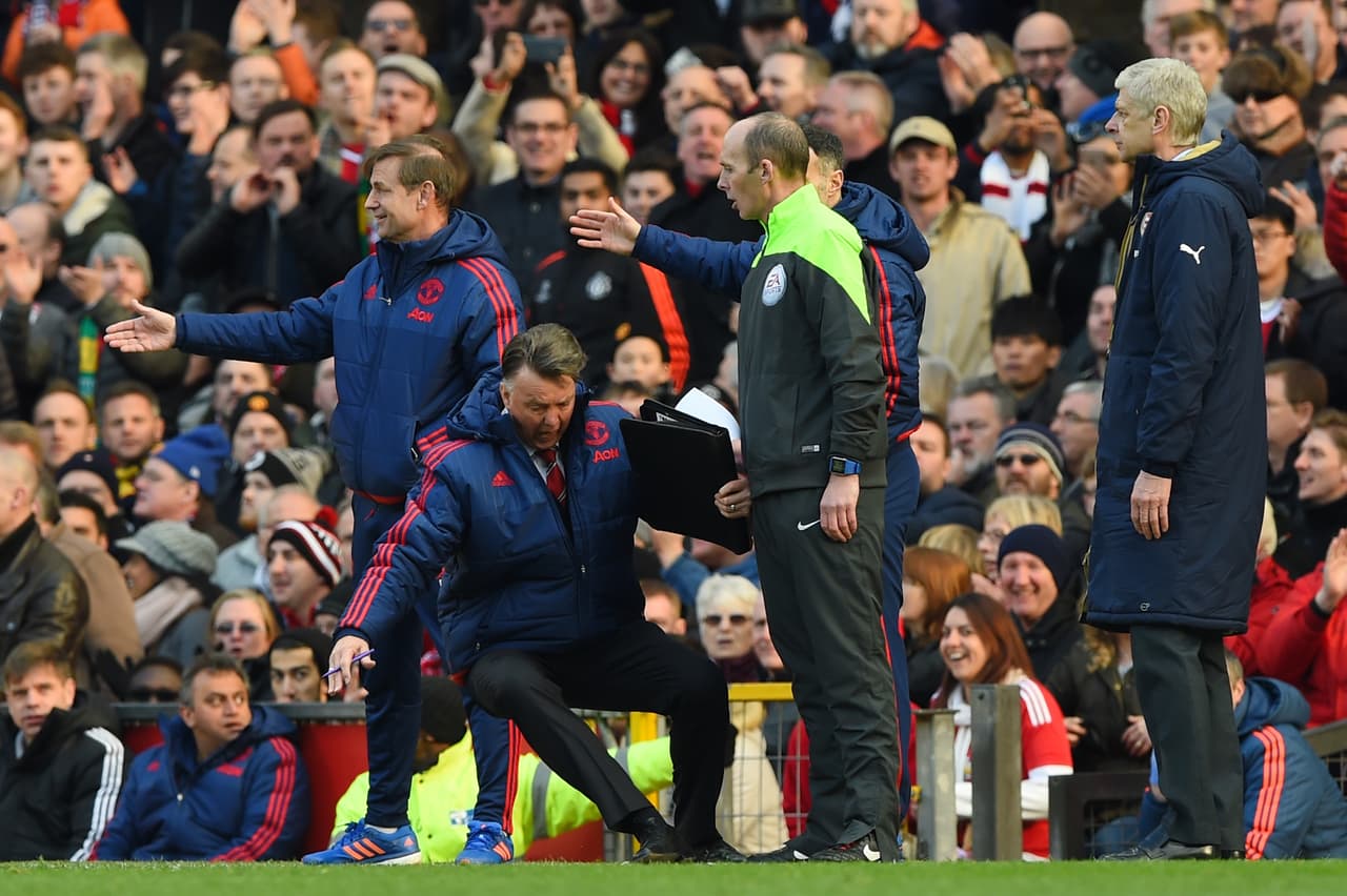 Hasta los auxiliares se rieron por el modo burdo en que el entrenador se tiro.