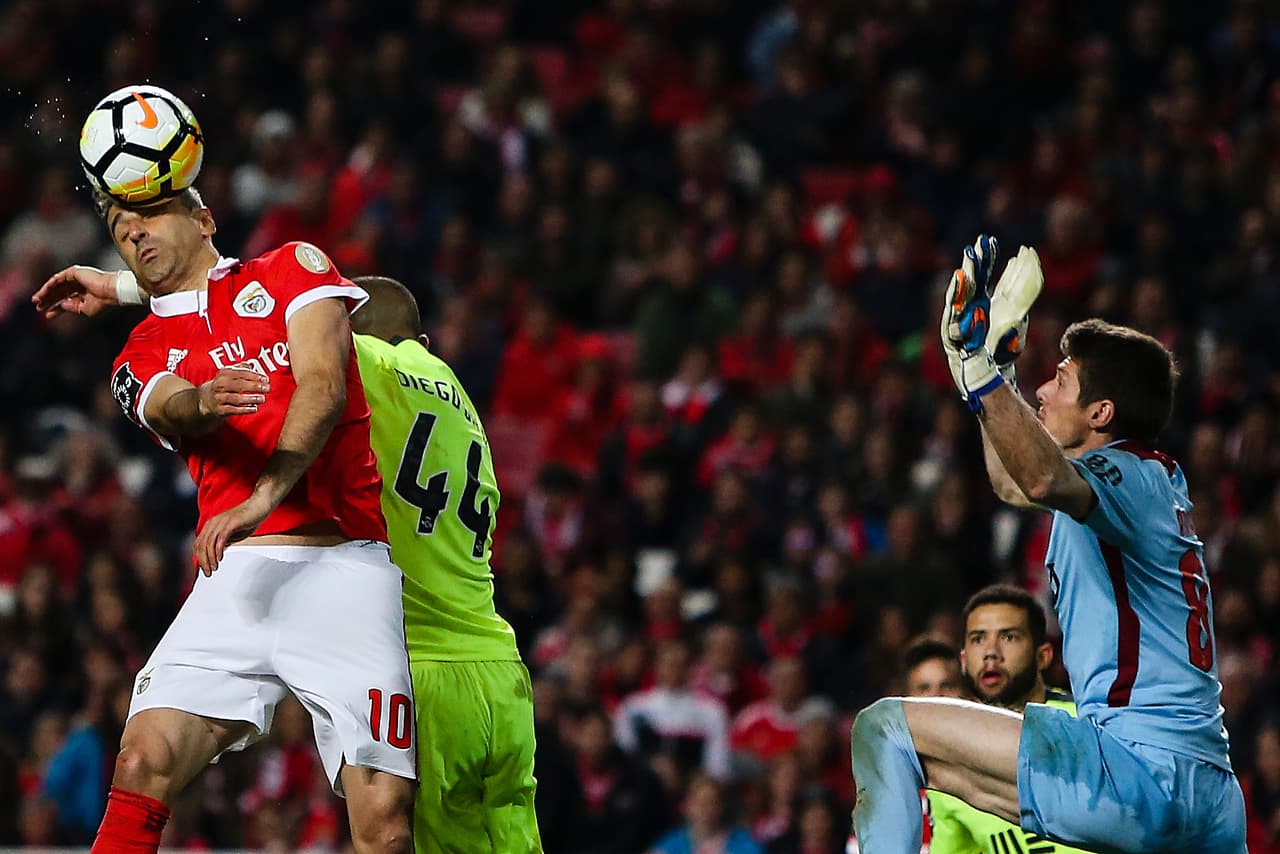 La defensa de Aves dio fuerte oposición a la ofensiva local, que durante la gran parte del partido no encontró soluciones eficaces.