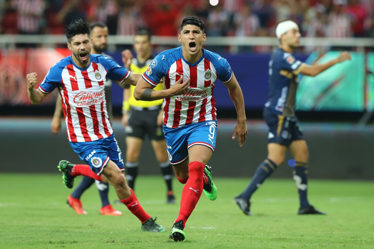 #10 Alan Pulido | 73. Segundo delantero de las Chivas en el Top 10.