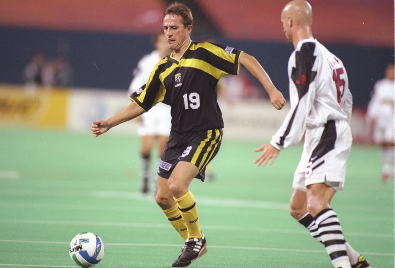 Con pocas alteraciones con respecto a su uniforme en el año de estreno, el espíritu del Columbus Crew original sigue vigente desde 1996.