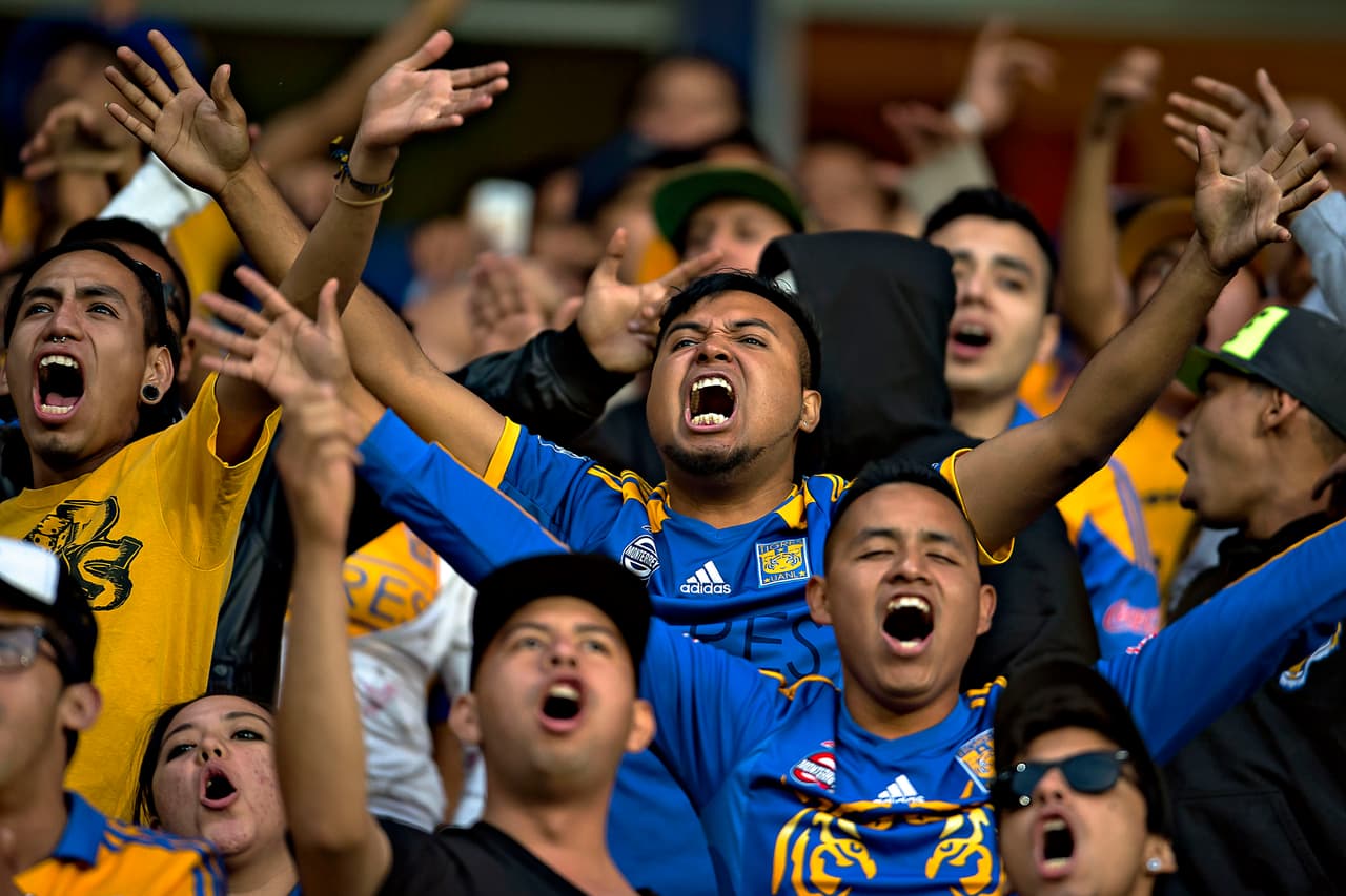 El colorido de la afición en la Jornada 13