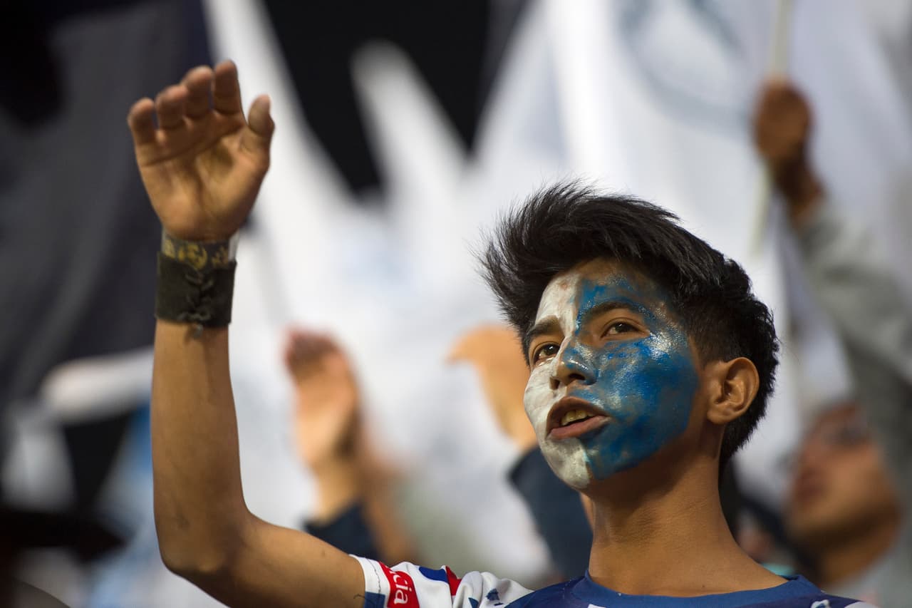 El colorido de la afición en la Jornada 13