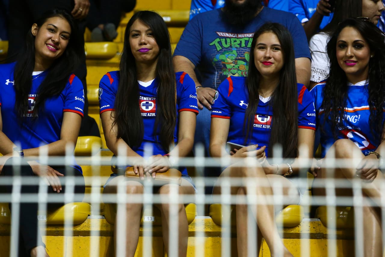 El colorido de la afición en la Jornada 13