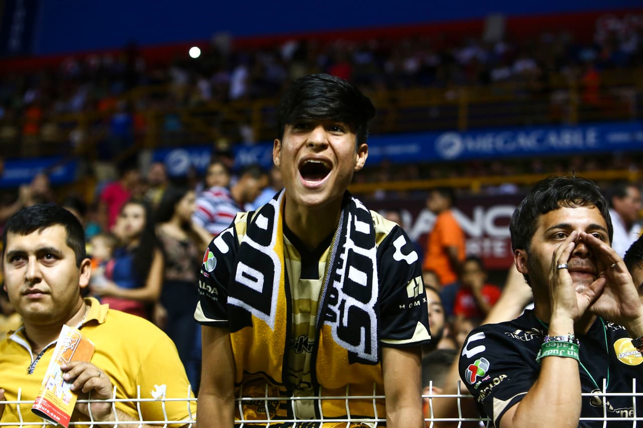 El colorido de la afición en la Jornada 13