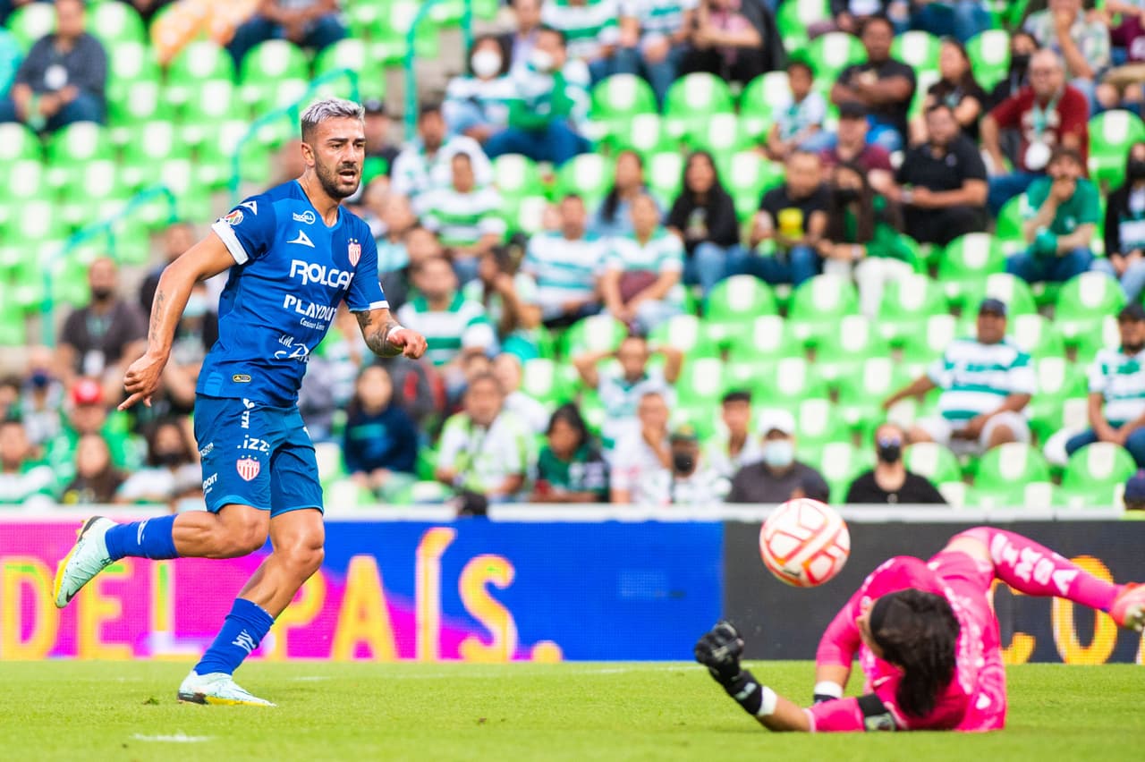 Los de casa se adelantaron en el marcador al final del primer tiempo con gol de Juan Brunetta. Minutos después del complemento, Diego Medina clavó el 2-0. En la recta final, Necaxa despertó con el tanto de Alexis Peña para maquilla el marcador final, pero Leo Suárez puso el 3-1 definitivo.