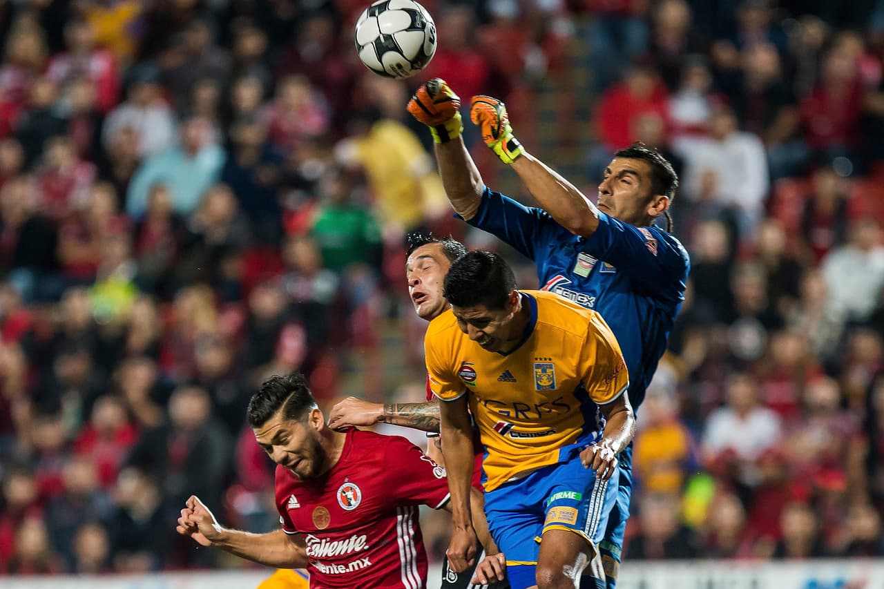 Sin embargo, Tijuana estrelló algún balón en un poste, que falló alguna clara ante el despiste de Nahuel Guzmán o el propio arquero universitario le sacó lo que llegó.