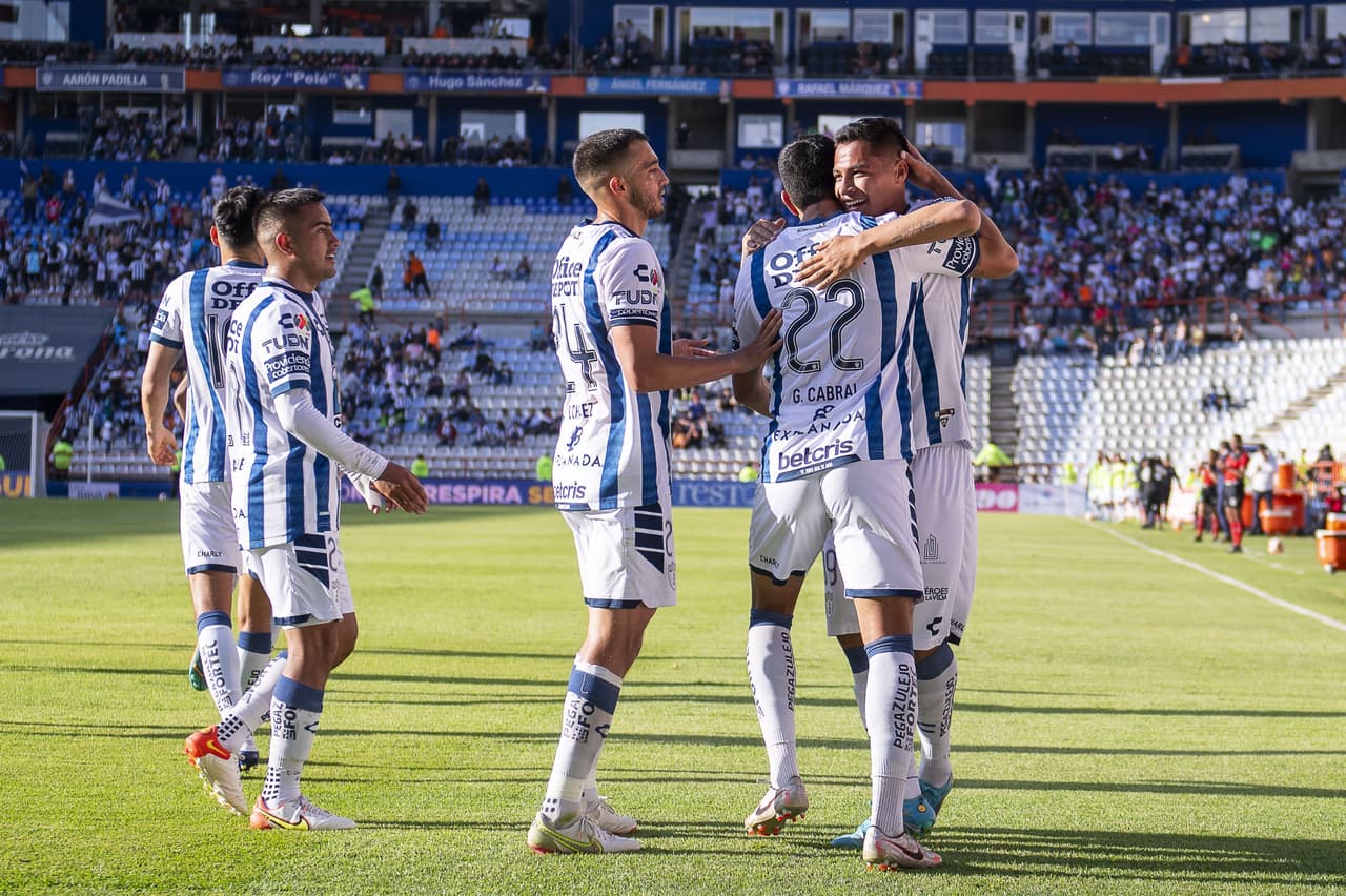 Gracias a un doblete de Luis Chávez y otro golazo de Roberto de la Rosa, el Pachuca dio cuenta de los Rayados.