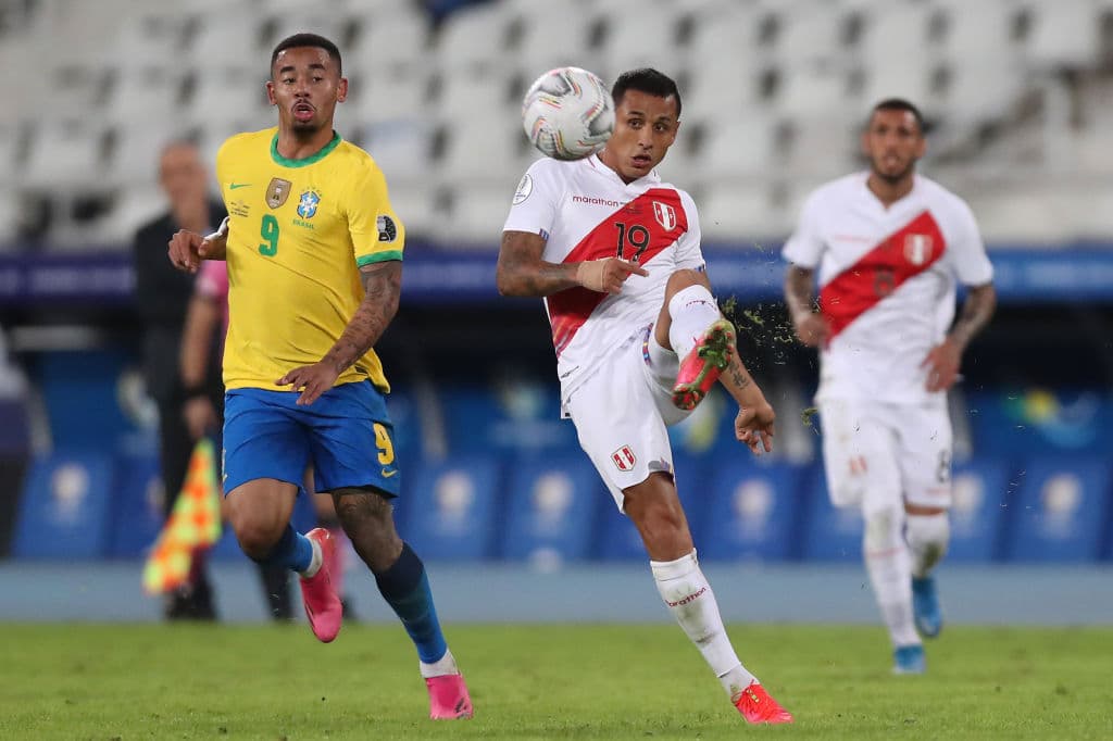 Perú no logra meter ni las manos y Brasil se los hace pagar caro con una golead a de 4-0.