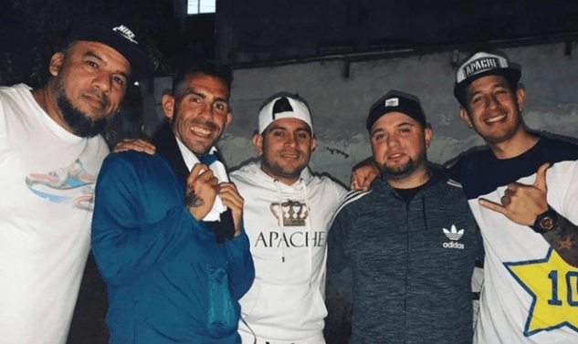 El atacante de Boca Juniors, Carlos Tévez, pasa los días de descanso con familiares y amigos en Mar del Plata.