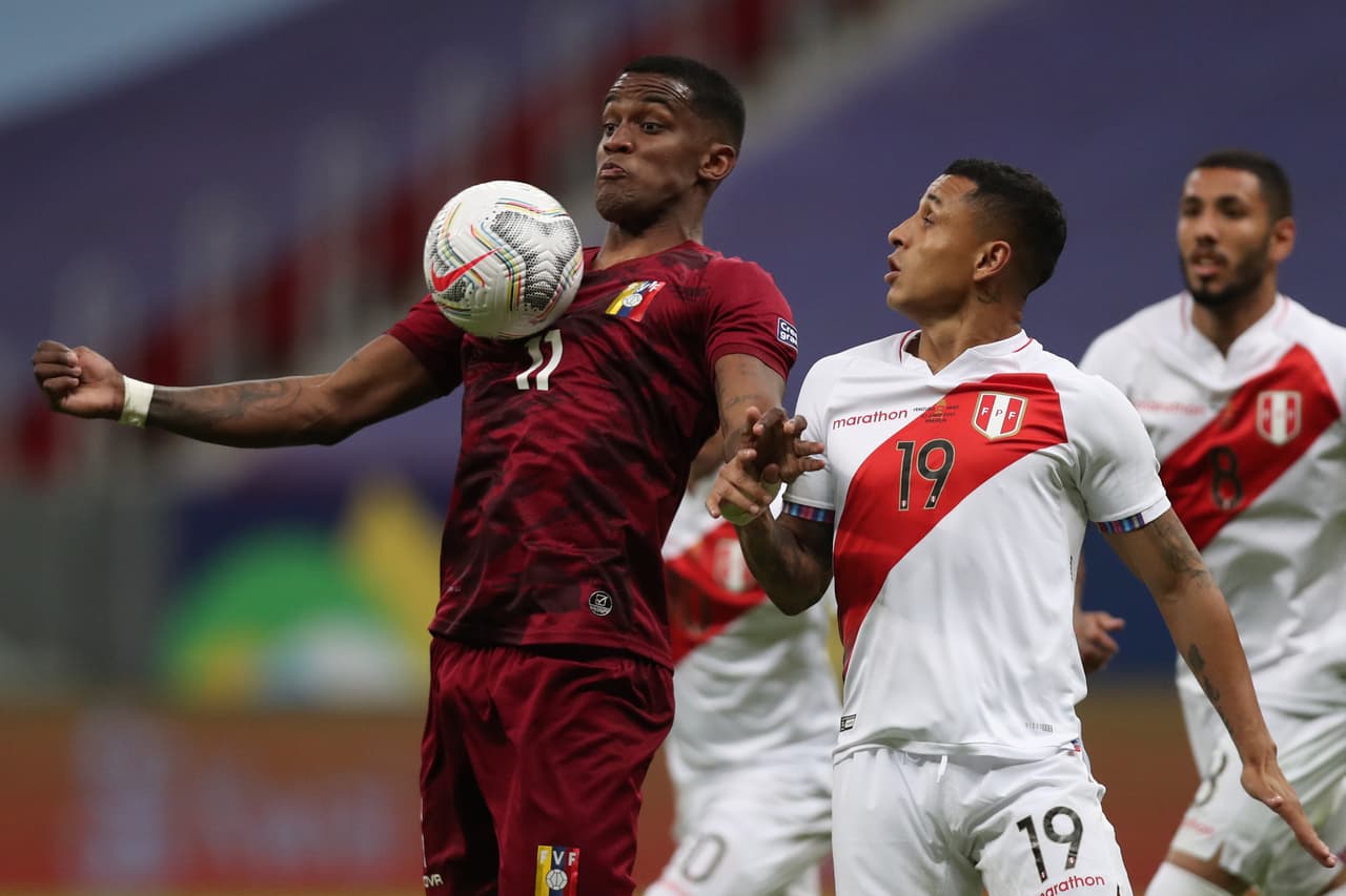 André Carrillo capitalizó el dominio de Perú en el encuentro y con un gol solitario dio el triunfo ante Venezuela.