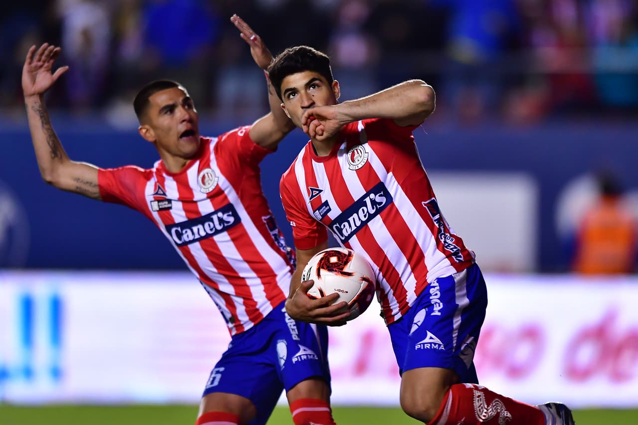 Con goles de Nicolás Ibañez y Germán Berterame por parte del Atlético san Luis y goles de Javier López y Oribe Peralta por parte del Guadalajara, Atlético san Luis y Chivas empatan en duelo con tres penales.