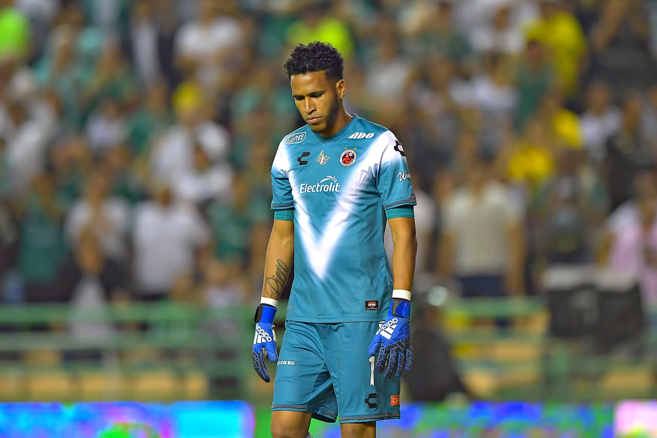 Pedro Gallese, arquero del Veracruz, se lamenta tras el gol recibido.