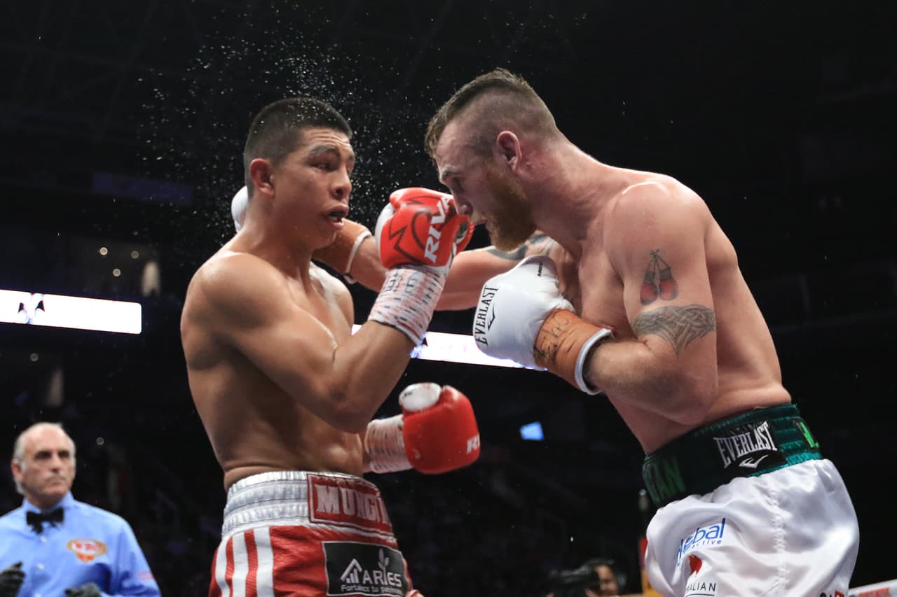 En el intercambio de golpes no se vislumbraba un sencillo triunfo para el mexicano.