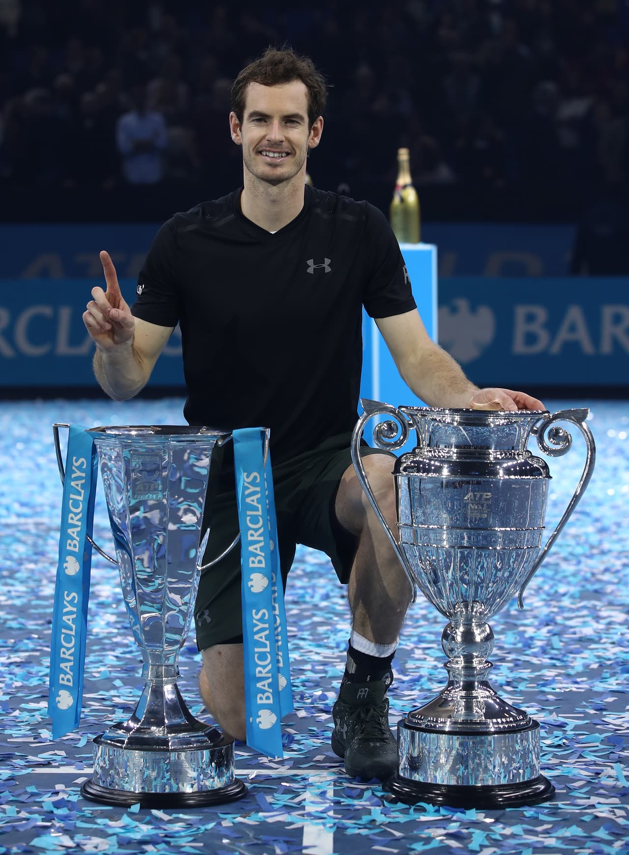 Murray, último ganador del Masters tras salvar una bola de partido, después de Roger Federer en 2010, salió del O2 con un cheque de 1.130.000 dólares y con 12.410 puntos en la clasificación mundial, 630 más que Djokovic.