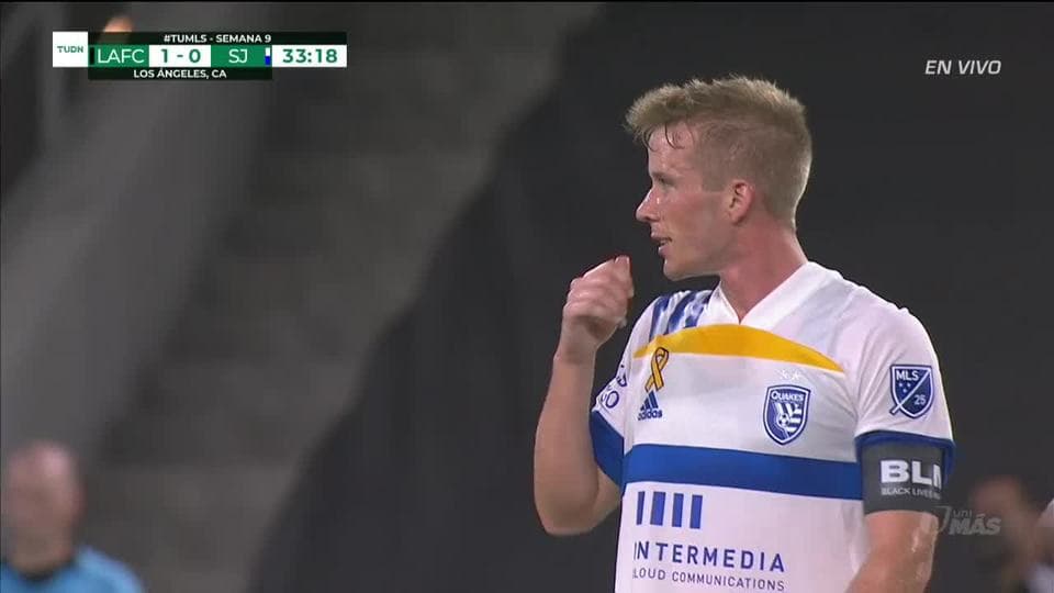 Tiro desviado de Jackson Yueill