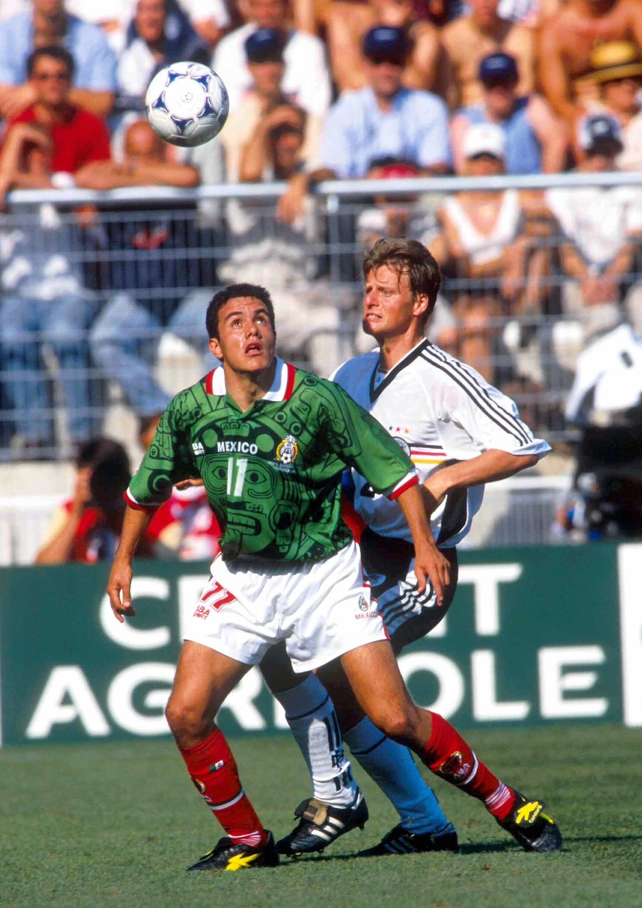 La revelación del Mundial según la FIFA, Cuauhtémoc Blanco, tuvo una tarde muy difícil ante la vigilancia de Christian Wörns.