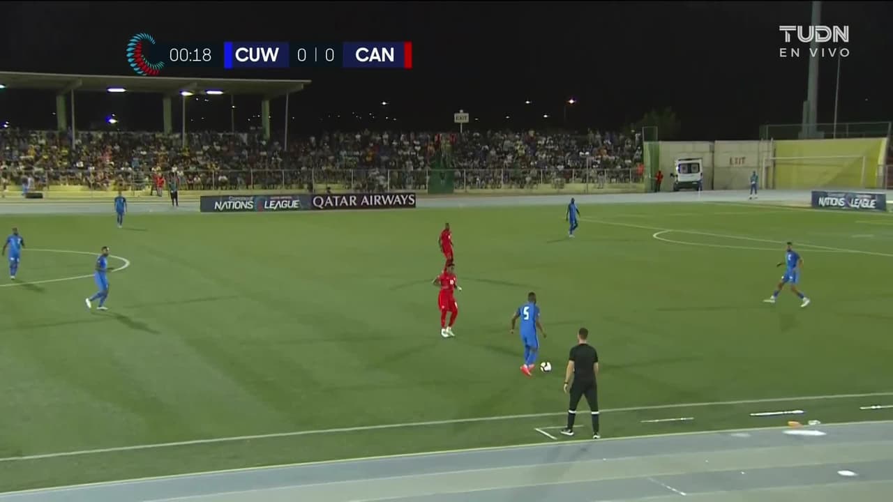 Arranca el partido y la pelota está en juego.