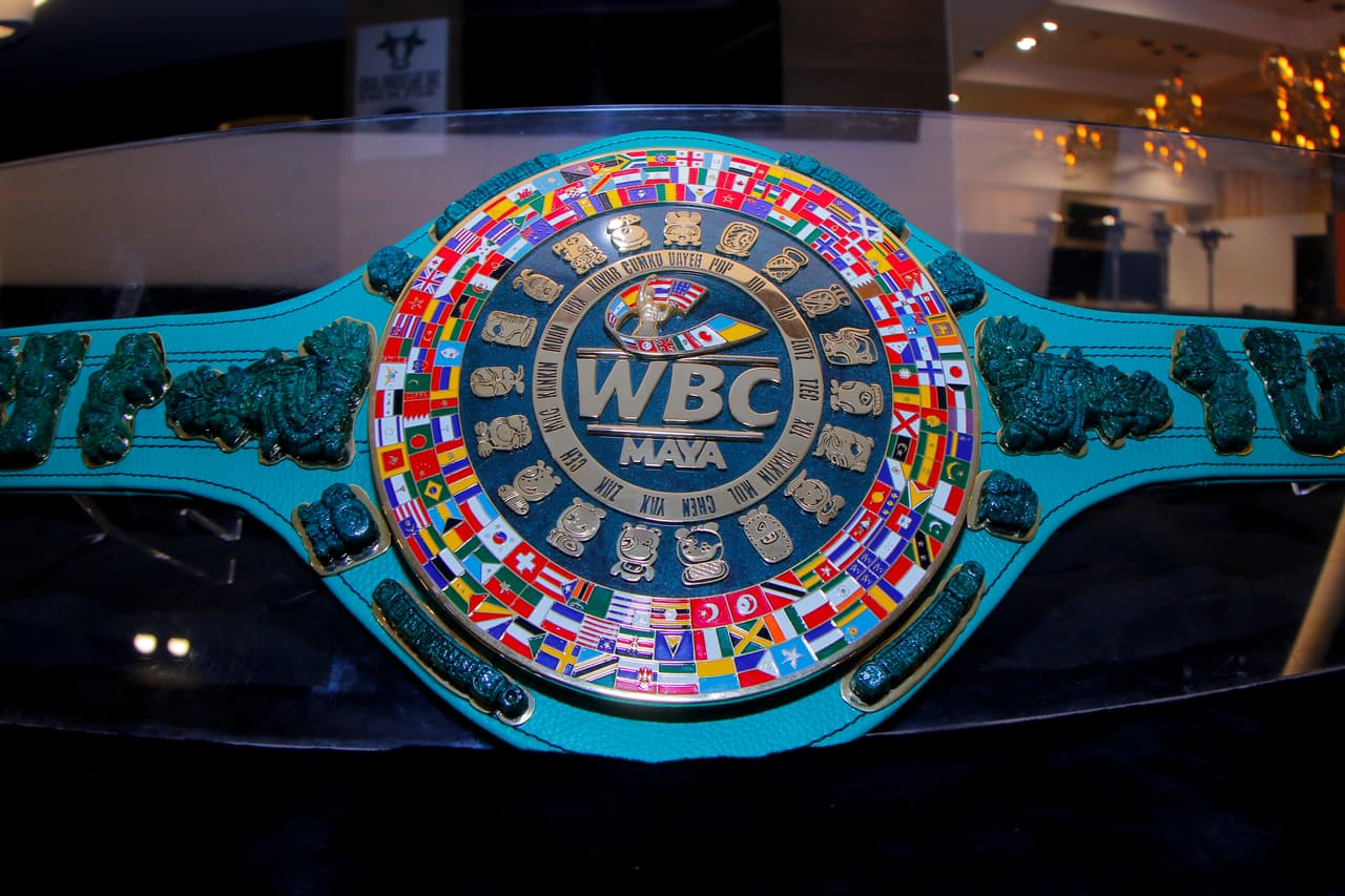 Un cinto de valor incalculable y diseñado con la piedra de jade, bañado en oro de 14 kilates y piedras preciosas, cedido por el Consejo Mundial de Boxeo (CMB), será el otro título que disputarán entre el mexicano Saúl "Canelo" Álvarez y el estadounidense Daniel Jacobs, el 4 de mayo en Las Vegas.