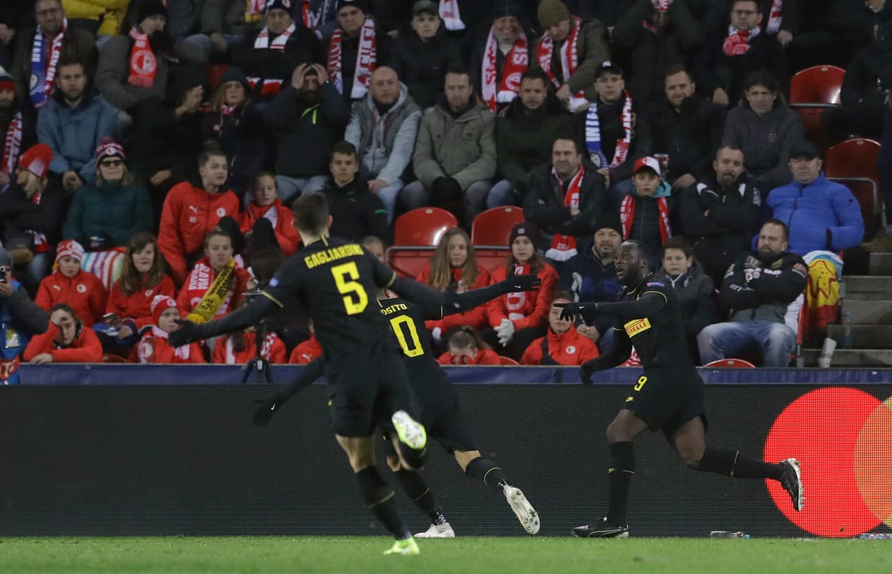 Lautaro Martínez (19’, 88’) continúa con excelente racha y marcó en dos ocasiones. Lukaku (81’) marcó el tercero para los visitantes. Soucek (37’) descontó para Slavia Praga.