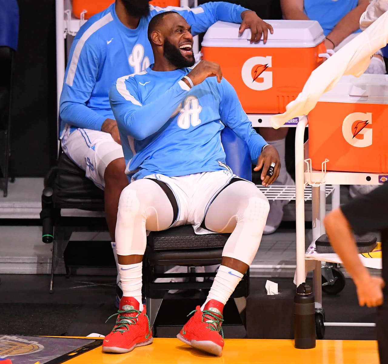 LeBron: "Beberé más vino para mejorar mis tiros, estilo vampiro"