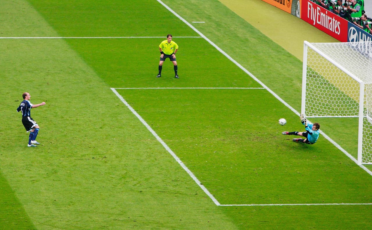 El alemán Jens Lehmman tuvo un capítulo que lo catapultó como antipenal en el Mundial del 2006, en los cuartos de final contra Argentina al lucirse en la tanda desde el punto blanco.