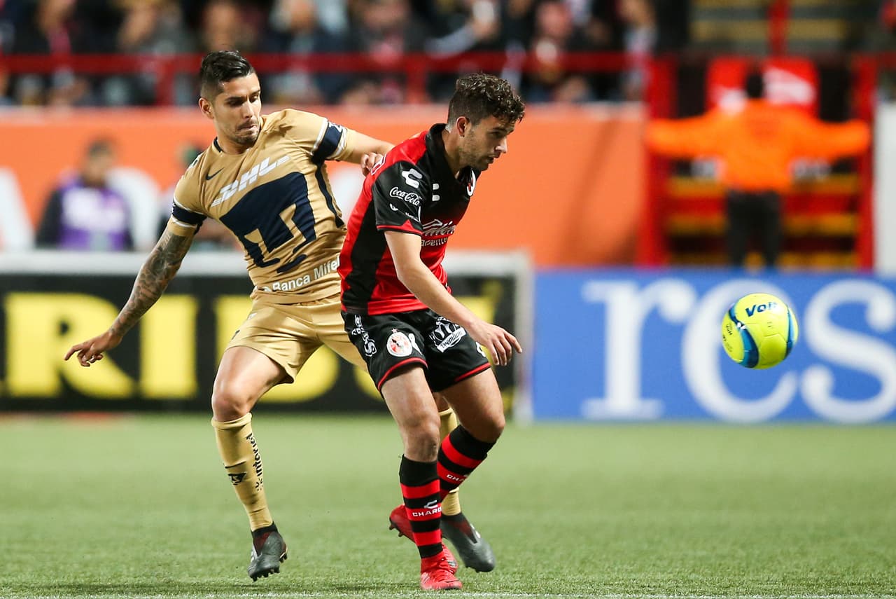Al minuto 56, David Cabrera se fue expulsado. Primero vio la tarjeta amarilla por una falta y al reclamar, Fernando Guerrero le mostró la tarjeta roja.