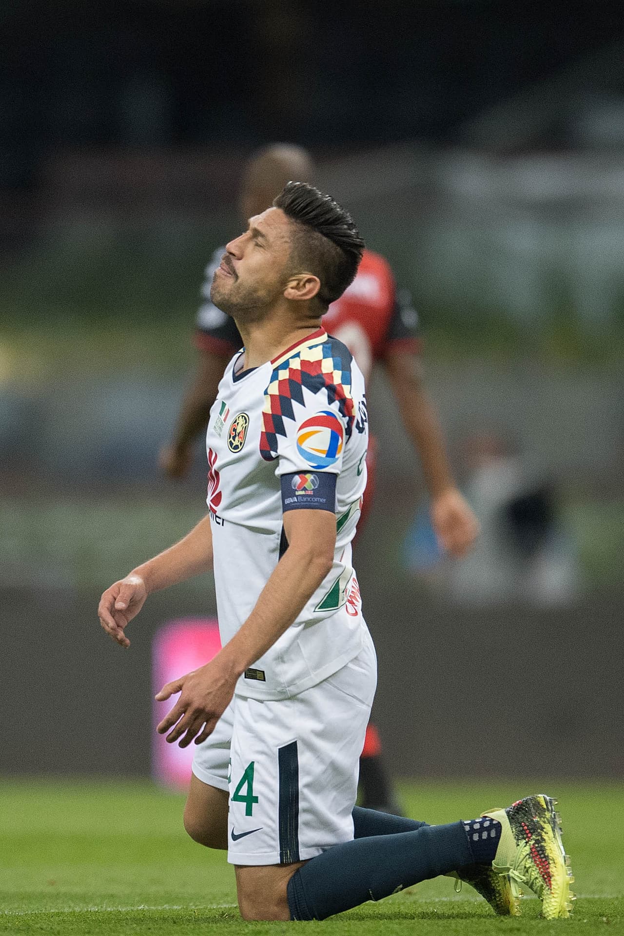 Oribe tuvo la más clara al disparar sin marca desde dentro del área. Su disparo salió ligeramente desviado del marco rival.