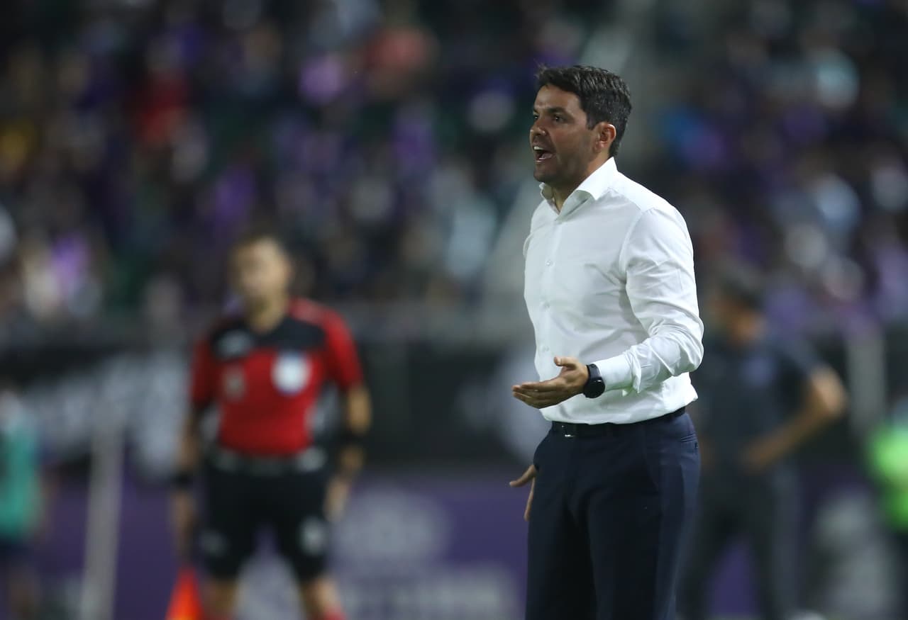 Larcamón: "Lo mejor es que ya terminó la temporada regular"