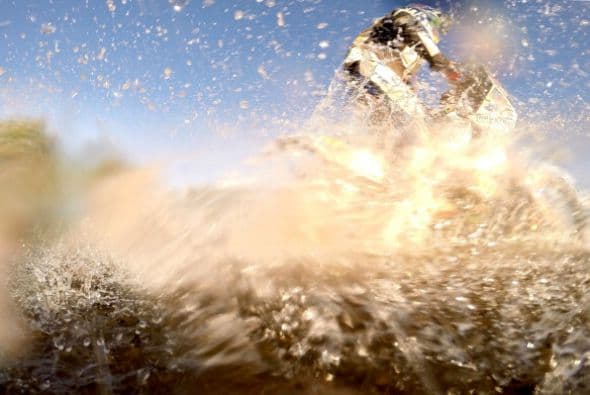 Después de la sexta etapa, Coma mantiene el liderato del rally con más de 42 minutos de ventaja sobre Barreda, mientras que Duclos avanzó hasta el tercer puesto tras el abandono de 'Chaleco' López, a una hora del catalán.