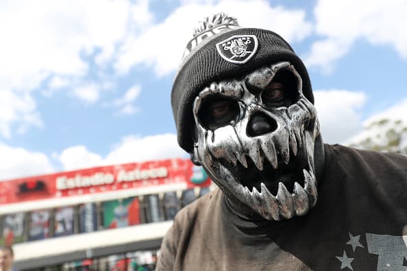 Maquillajes, disfraces, banderas... todo vale para demostrar la pasión que se siente en México por la NFL.