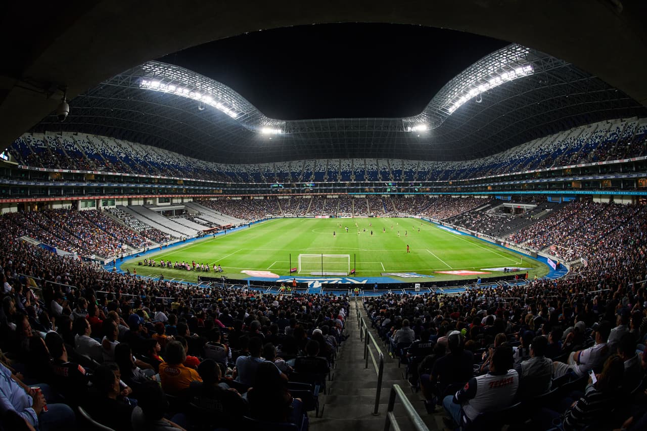 Valeria Valdez y Mónica Monsivais marcaron en el tirunfo de las Rayadas para avanzar a la Final.