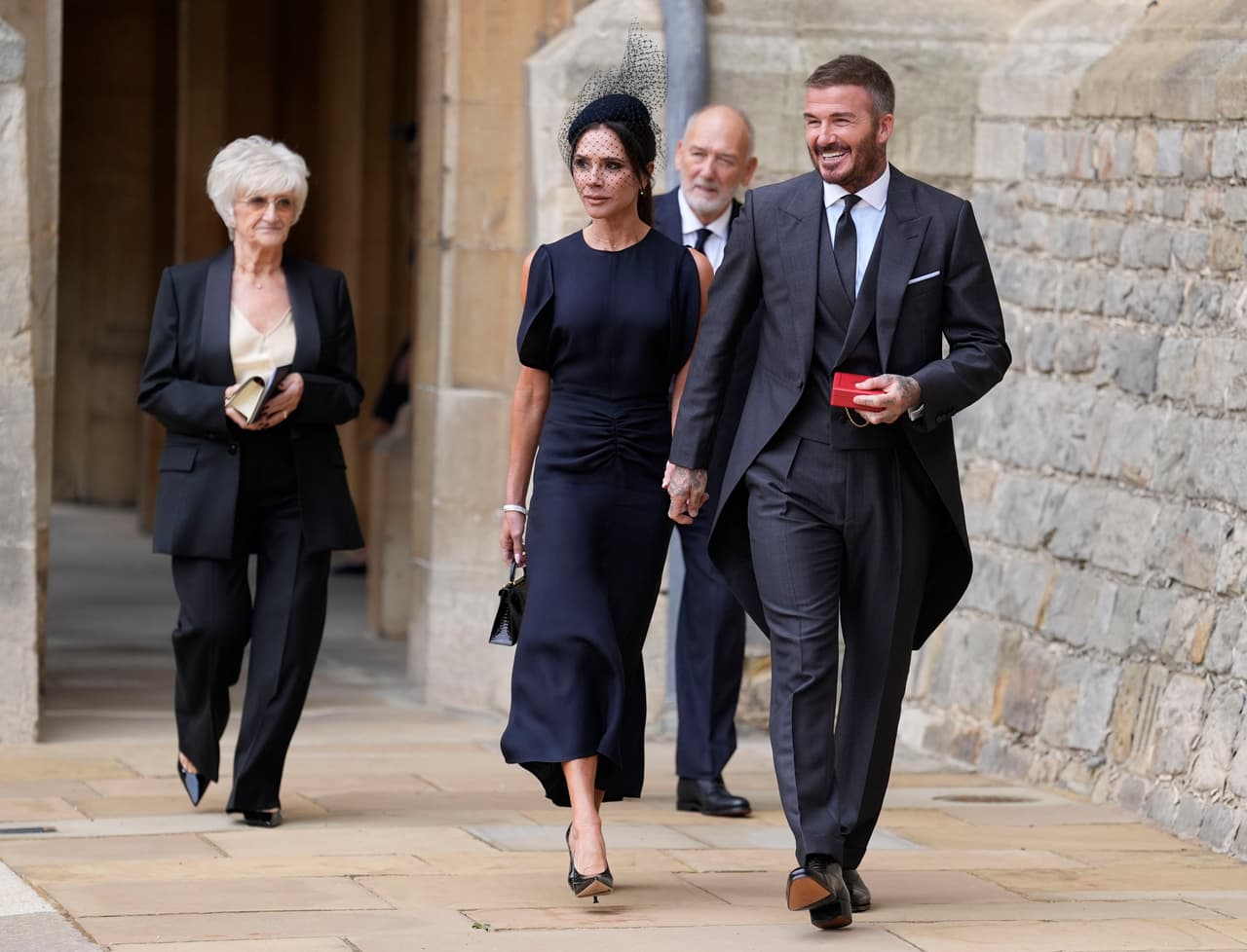 David Beckham se mostró feliz y orgulloso al salir del castillo de Windsor.