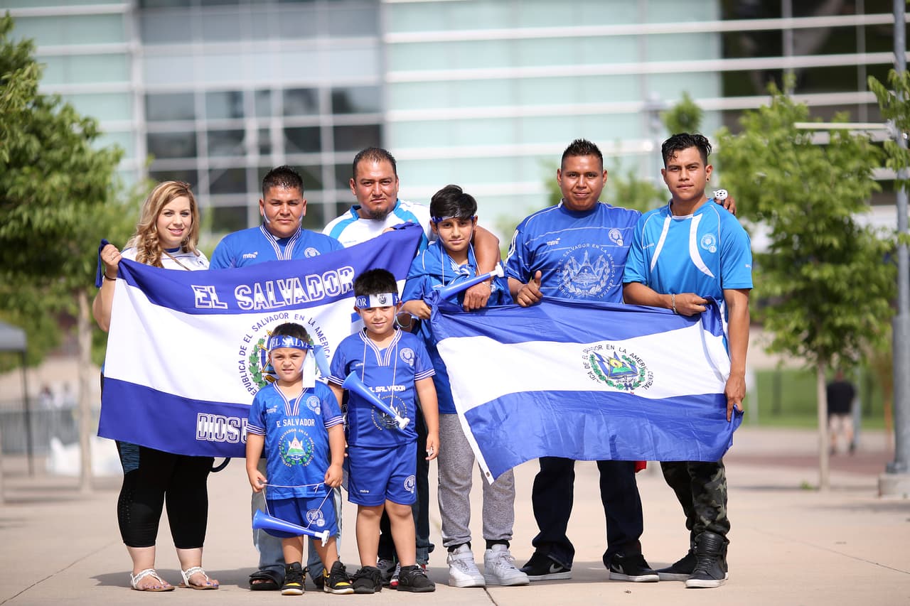 Los salvadoreños se mostraban confiados por el buen fútbol desplegado por su equipo nacional ante México y Curaçao.