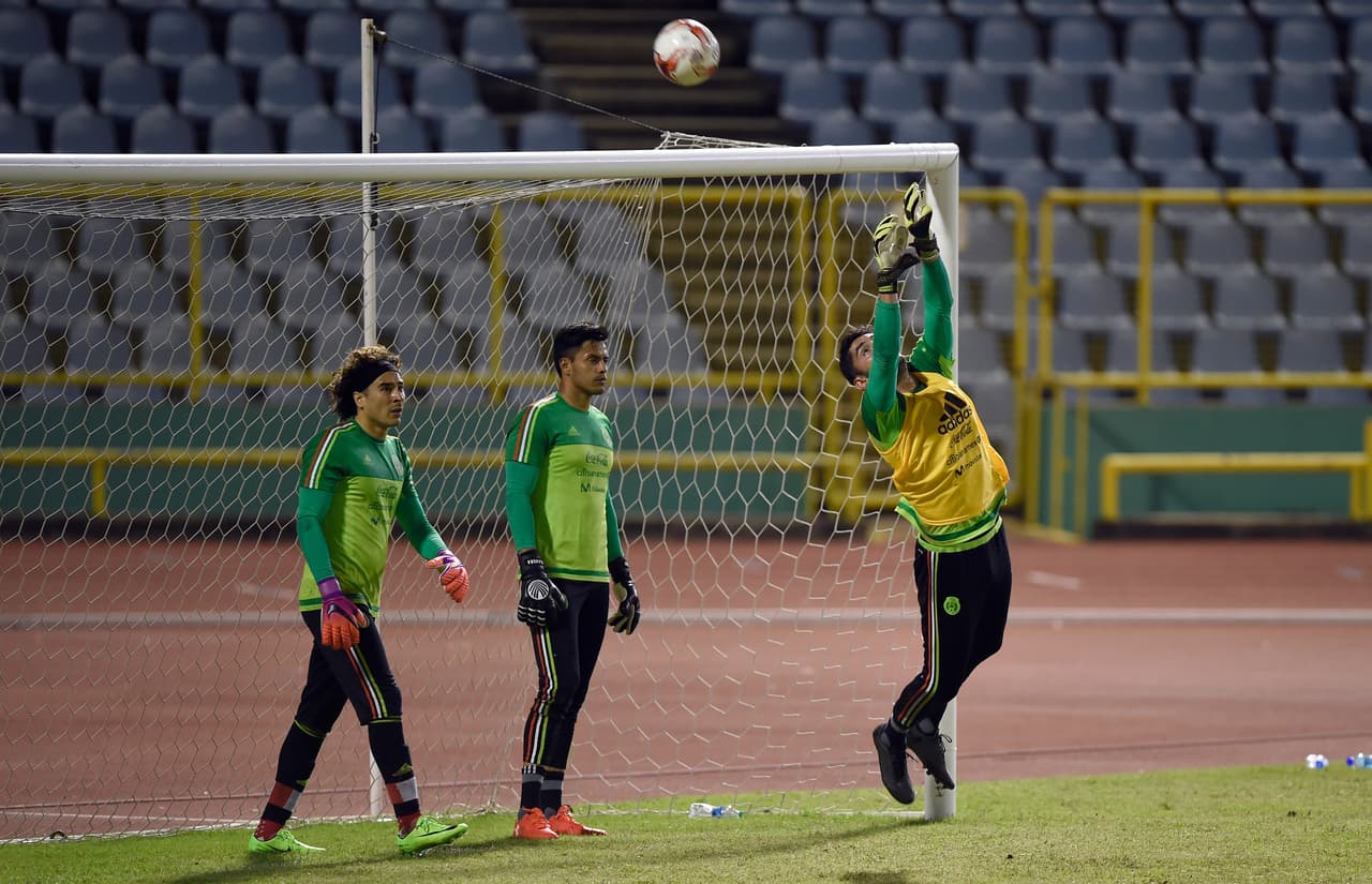 Talavera tuvo poca actividad pero cuando se le requirió, su reacción fue lenta y la jugada terminó en gol, mismo que se anuló por fuera de juego. Calificación: 7