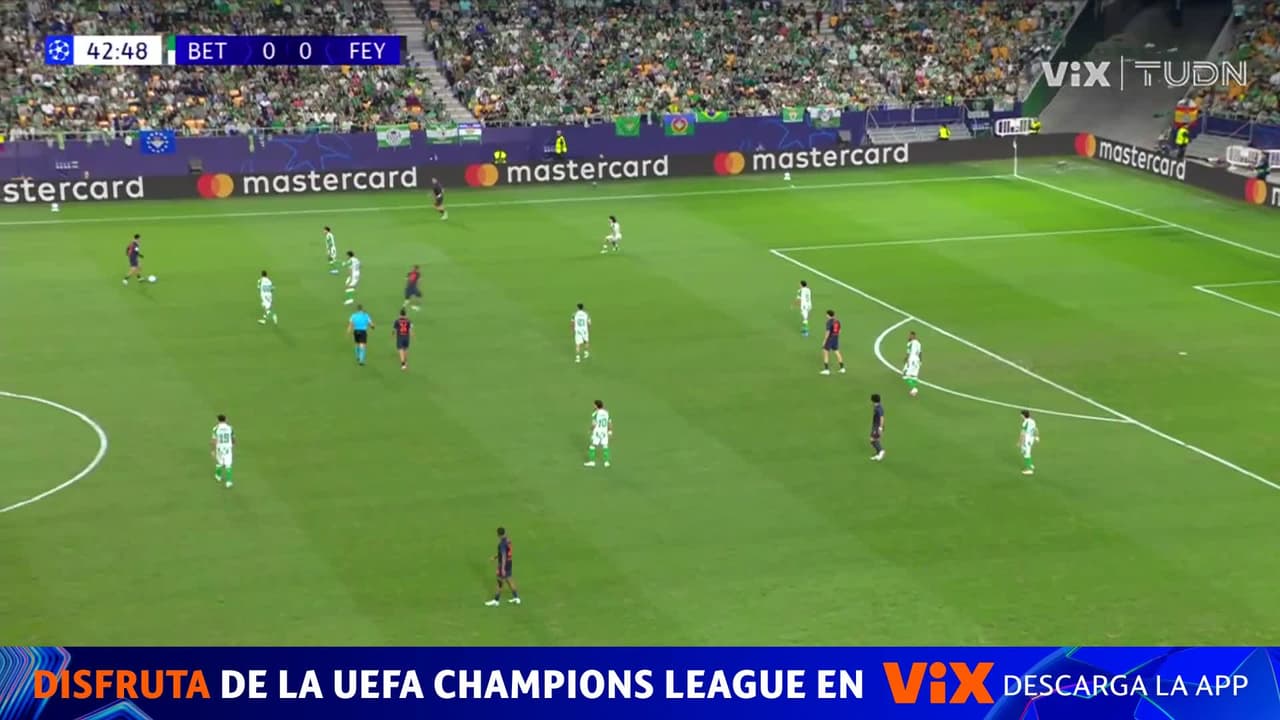 ¡ES LA FALLA DE LA CHAMPIONS! ¡Zechiël le perdona la vida al Betis con una increíble pifia!