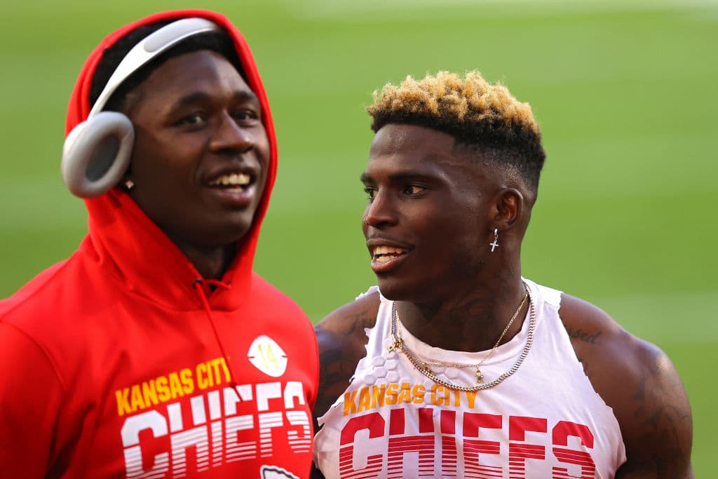 Todo listo para el Super Bowl LIV entre los Kansas City Chiefs y los San Francisco 49ers, los jugadores ya salieron a calentar previo a enfrentarse.